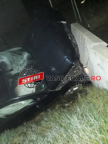 GALERIE FOTO: EXCLUSIV – Un șofer s-a izbit de un podeț din beton pe DN18 la Vișeu de Sus