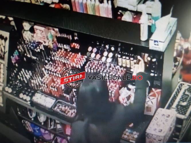 VIDEO – TUPEU: A intrat în magazin fără mască şi în 12 secunde a furat mai multe produse
