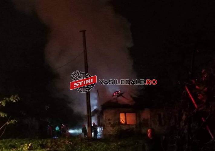 FOTO, VIDEO EXCLUSIV: POSIBIL CRIMĂ! Tragedie în Baia Sprie. Un bărbat ars de viu într-un imobil