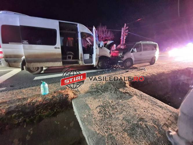 FOTO / VIDEO – IMPACT DEVASTATOR DN1C / ACTUALIZARE: 7 adulți și 3 copii răniți după ce două autovehicule s-au ciocnit în Valea Chioarului