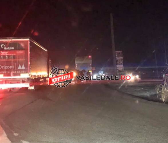 FOTO / ACTUALIZARE: Accident în zona Clubul Văcarilor. O victimă încarcerată. Cer spun poliţiştii