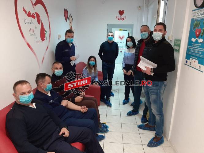 FOTO: Poliţiştii rutieri maramureşeni solidari cu persoanele care au nevoie de sânge