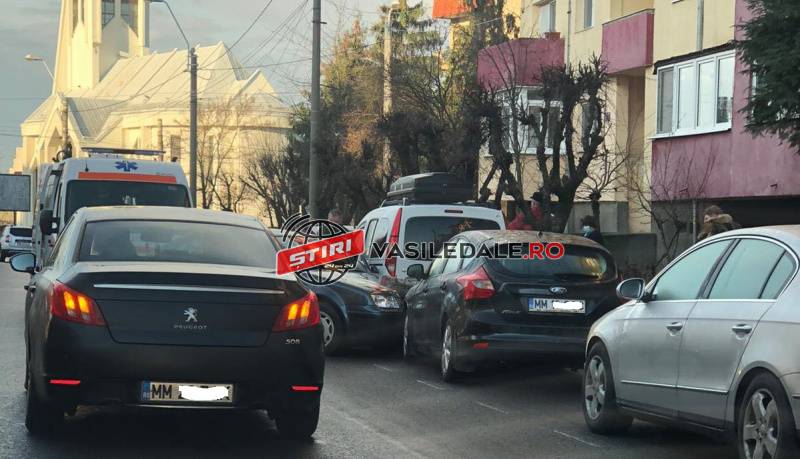 FOTO – Accident pe strada Hortensiei din Baia Mare. Intervine Ambulanța