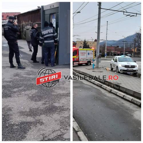 EXCLUSIV FOTO: SALVATĂ DE POMPIERI – Femeie cu fetiță de 3 ani rămasă blocată în WC-ul ”inteligent” de lângă ”piața rușilor”.