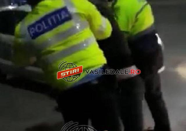ULTRAJ LA MOISEI: Polițist lovit cu pumnul de un localnic care petrecea în miez de noapte