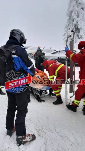 INTERVENŢIE PROMPTĂ: Jandarmii montani din Borşa, în sprijinul unei schioare accidentată