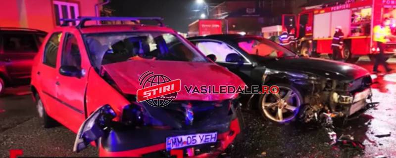 VIDEO: Un şofer de 73 de ani din Maramureș a făcut prăpăd pe o şosea din Bistriţa-Năsăud. ”N-am observat nimic. Dacă nu-i lumină, reduc şi vin”