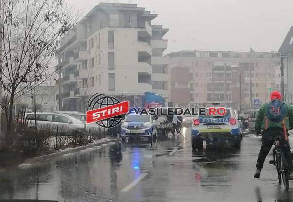 FOTO: Ca-n Vestul Sălbatic – Patru femei s-au bătut în stradă în Baia Mare. Una a folosit şi spray lacrimogen (actualizare)