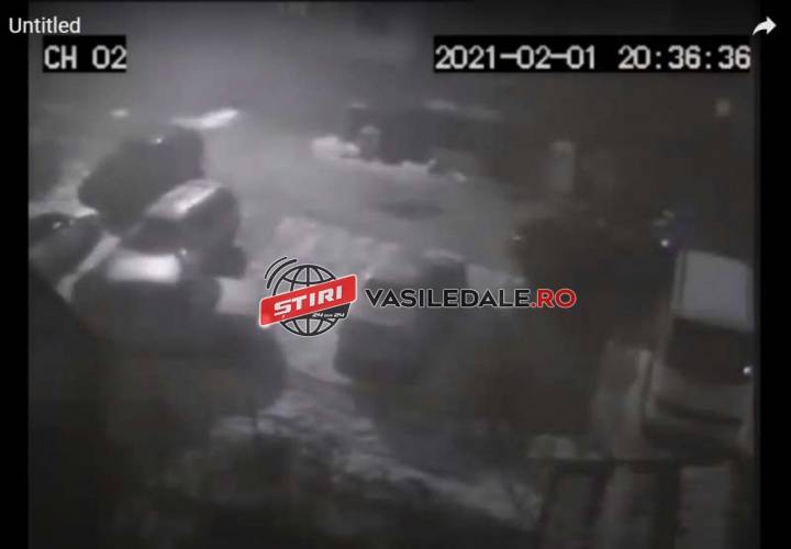 SIGHETU MARMAŢIEI: S-a chinuit timp de 8 minute să iasă din parcare, a avariat o altă mașină, apoi a fugit