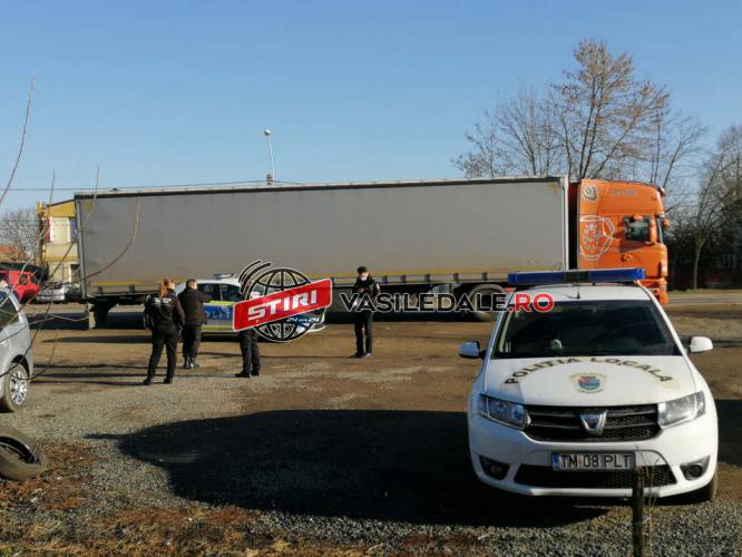 FUGĂ DE ROMÂNIA: Şapte migranți afgani de la centrul din Şomcuta Mare s-au ascuns în remorca unui TIR. Au fost prinși după o… gafă