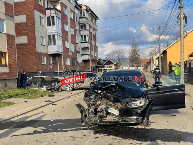 GALERIE FOTO EXCLUSIV: Accident în Sighetu Marmaţiei, în zona cartierului Bogdan Vodă (actualizare)
