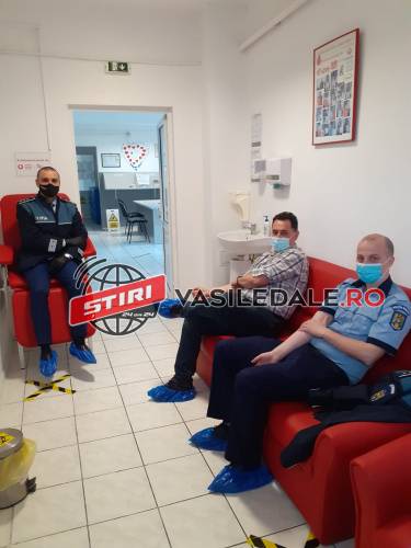 SOLIDARITATE: Poliţiştii Biroului Siguranța Școlară au donat sânge
