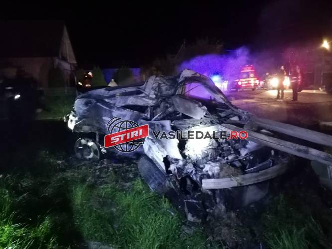 FOTO: Un şofer a ars de viu în maşină în urma unui accident rutier