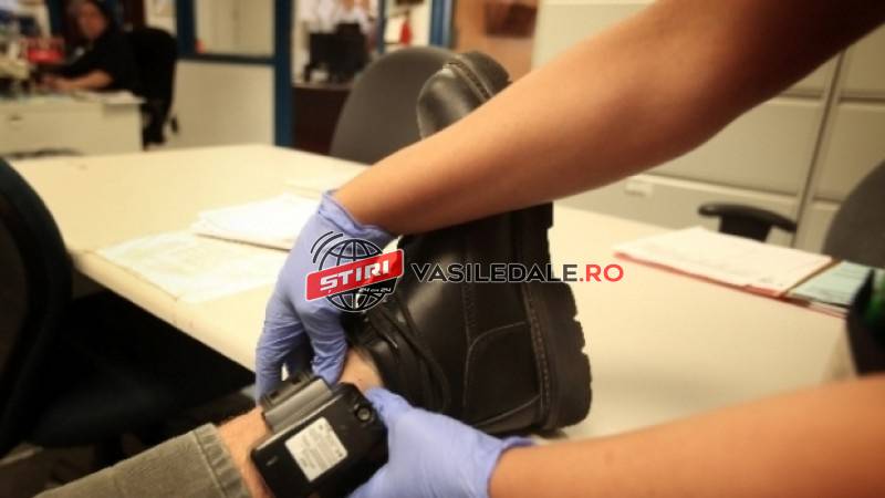 Bărbat din Rozavlea prins beat criță la volan a fost arestat la domiciliu. Este obligat să poarte permanent un dispozitiv electronic de supraveghere