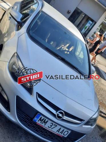 FOTO / ACTUALIZARE: SIGHET – Tânăr izbit în plin pe trecerea de pietoni în centrul orașului. Șoferița vinovată a încercat să ofere bani victimei pentru a nu anunța Poliția