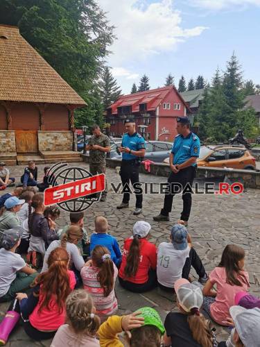 Vacanță în siguranță: jandarmii montani, alături de copii