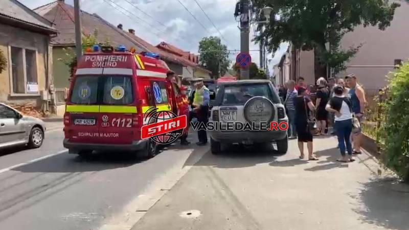 ACCIDENT: Două mașini s-au ciocnit pe strada 22 Decembie din Baia Mare
