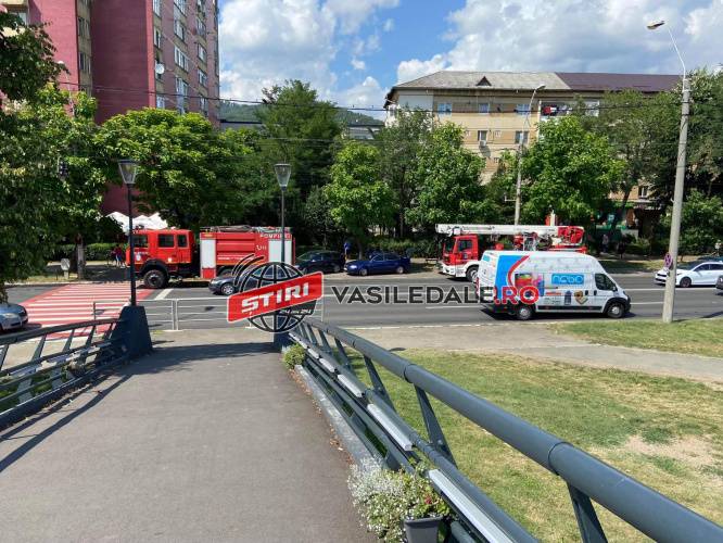 FOTO: Incendiu la o garsonieră de pe bd. Independenţei