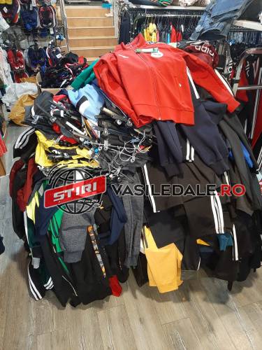 FOTO: Haine contrafacute vândute ca îmbracaminte de firma