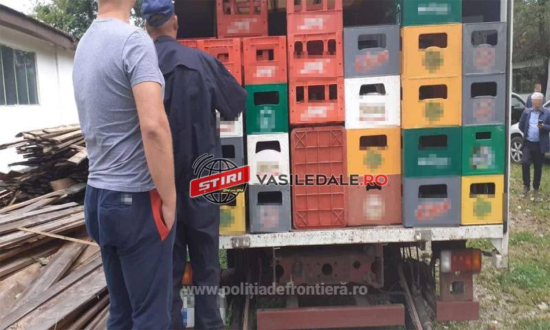 Foto: Borșa – A ascuns lemn fără documente de proveniență între navetele de bere. Marfa a fost confiscată de polițiștii de frontieră maramureșeni