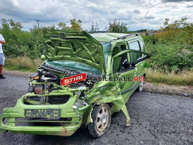 FOTO: Impact nimicitor pe DN19 Livada – Sighetu Marmatiei. Trei răniţi, unul este resuscitat. Implicata o maramureseanca