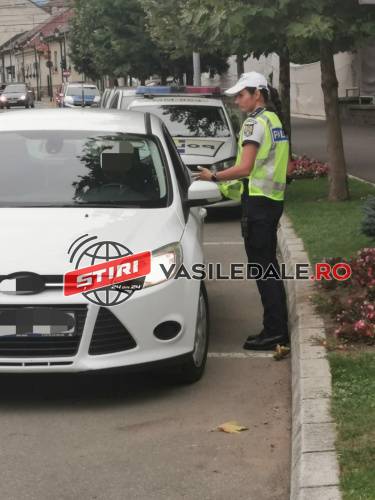 SEMNAL DE ALARMĂ: Polițiștii au împânzit arterele intens circulate din judeţ, pentru a trage un semnal de alarmă privind prevenirea accidentelor