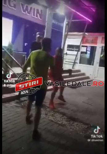 VIDEO / ACTUALIZARE: Bătaie și haos în miez de noapte în fața unei săli de jocuri din cartierul Cuza Vodă din Sighetu Marmaţiei