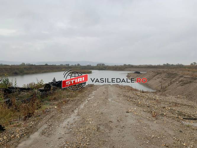 EVAZIUNE FISCALĂ: Percheziții la suspecți care exploatau nisip și pietriș din râul Someș fără permis sau licență