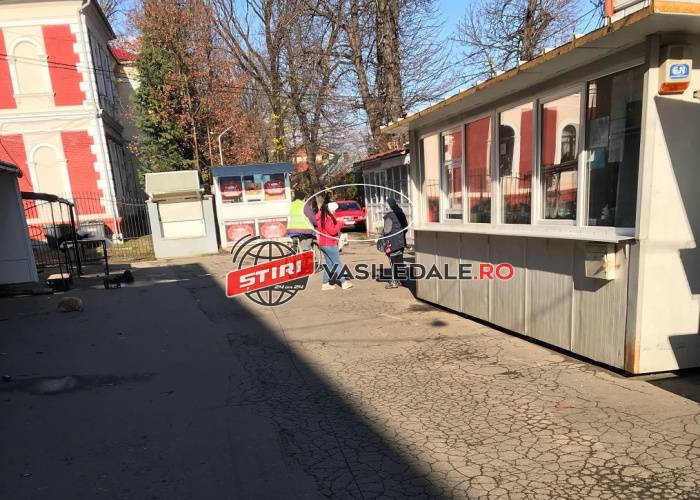 EXCLUSIV FOTO FLAGRANT: DSP-ul și POLIȚIA nu știu nimic – Arbidolul și țigările ucrainene se vând ca ”pâinea caldă” la intrare în piața agroalimentară din Sighetu Marmației (ACTUALIZARE)