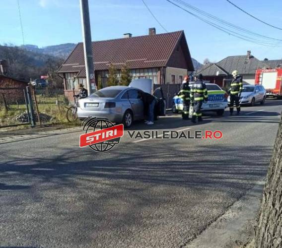 FOTO EXCLUSIV: Accident rutier în Vişeu de Sus, cu o victimă încarcerată – actualizare