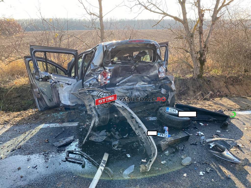 FOTO: Grav accident în judeţul Satu Mare. Una dintre victime a murit la Spitalul Judeţean din Baia Mare