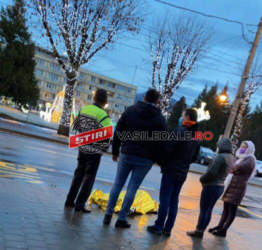 FOTO/VIDEO EXCLUSIV: Un bărbat a murit în staţia de autobuz de la Hotel Rivulus (actualizare)