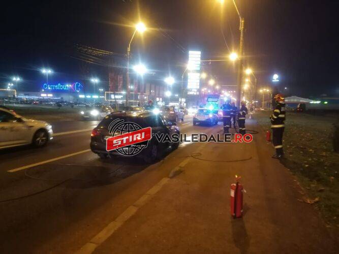 FOTO EXCLUSIV / INCIDENT ÎN BAIA MARE: Cabluri de troleibuz căzute pe carosabil