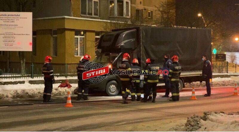 VIDEO: Maşină în flăcări pe str. G. Coşbuc din Baia Mare