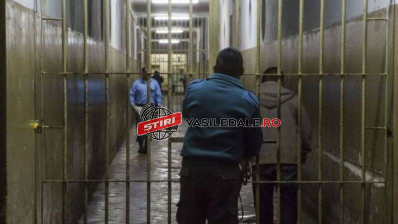 Condamnată pentru tâlhărie, depusă după gratii de polițiștii din Satulung