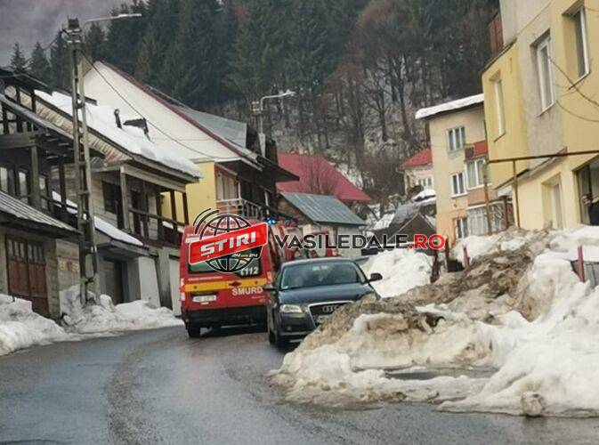 EXCLUSIV FOTO: Tragedie la Cavnic – Un barbat a murit în stradă. Cadrele medicale SMURD au încercat în zadar să îl resusciteze