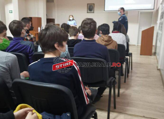 DEZBATERI: Despre bullying și cyberbullying cu polițiștii de la Biroul Siguranța Școlară și Compartimentul Prevenire