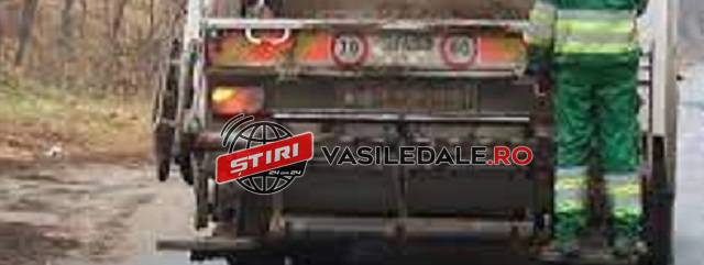 EXCLUSIV: ACCIDENT DE MUNCĂ – Un angajat al Drusal Baia Mare a căzut în mers de pe mașina de gunoi. Era beat criță