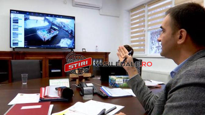 BIG BROTHER LA GROŞI: Camerele de supraveghere au făcut ordine în comună. Primarul îi urmăreşte pe cei care aruncă gunoi pe stradă