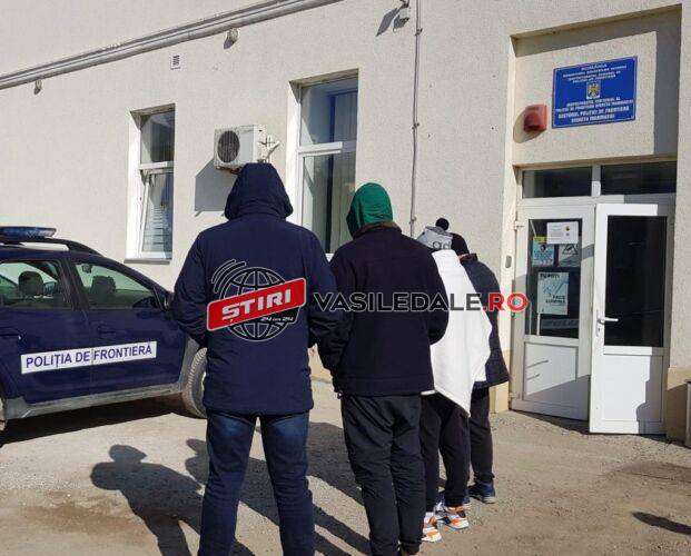 NU MAI REZISTĂ / FOTO: 4 ucraineni au trecut ilegal graniţa în România prin râul Tisa – actualizare