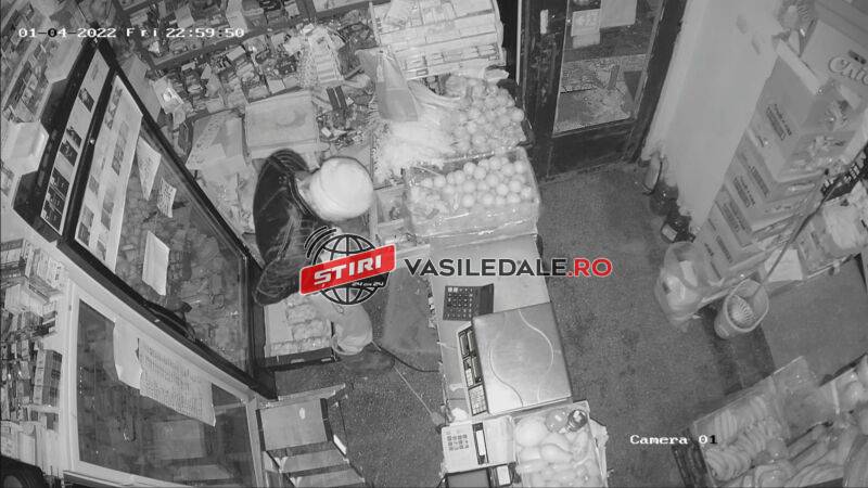 EXCLUSIV VIDEO: Un tânăr din Lăpuș este suspect în peste 30 de spargeri în zonă. Ultima spargere: un magazin alimentar