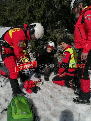 EXCLUSIV VIDEO: Ucrainean rătăcit pe vf Polonica din Munţii Maramureşului, căutat de poliţiştii de frontieră din Vişeu de Sus şi de salvamontişti. Bărbatul a fost găsit în viaţă – ACTUALIZARE