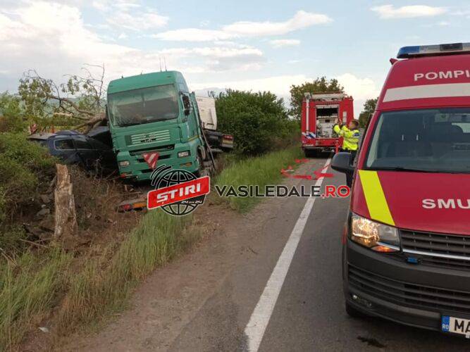 ViIDEO: DN1C Seini – Un mort şi doi răniţi grav după ce două autoturisme și un autotren s-au izbit (actualizare 3) ViIDEO: DN1C Seini – Un mort şi doi răniţi grav după ce două autoturisme și un autotren s-au izbit (actualizare 3)
