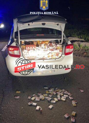 FOTO: Contrabandist urmărit de poliţie în Baia Sprie. A ajuns cu maşina într-un parapet