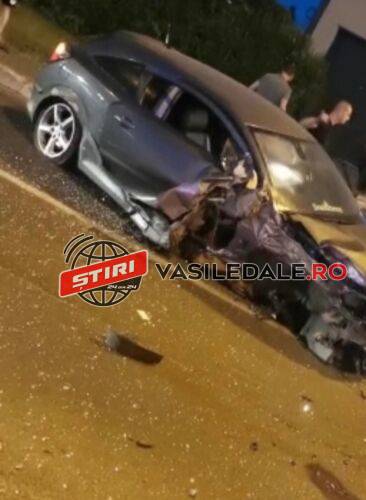 FOTO/VIDEO: Accident la RFN – Autoturism făcut praf. Șofer și pasager drogați. Mașina ar fi fost ”împrumutată”