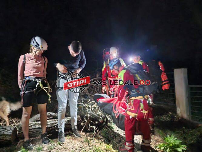FOTO, VIDEO: Intervenţia salvamontiştilor maramureşeni pentru recuperarea unor turişti rătăciţi