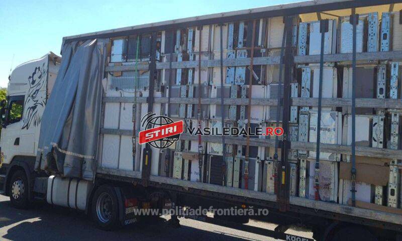 Peste 14 tone de deşeuri, oprite la intrarea în ţară. Frigiderele şi congelatoarele uzate urmau să ajungă în Maramureş