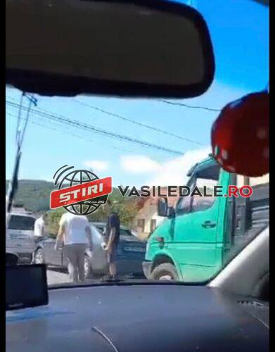 VIDEO: Carambol la ieșirea din Sighetu Marmației pe DN18. Trei mașini avariate