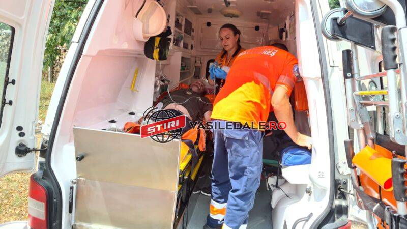 FOTO: Intervenţie a salvatorilor montani la Crasna Vişeului pentru salvarea unui bărbat de 46 de ani
