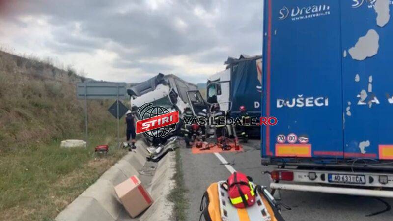 FOTO: Grav accident la Cluj. Şoferi încarceraţi